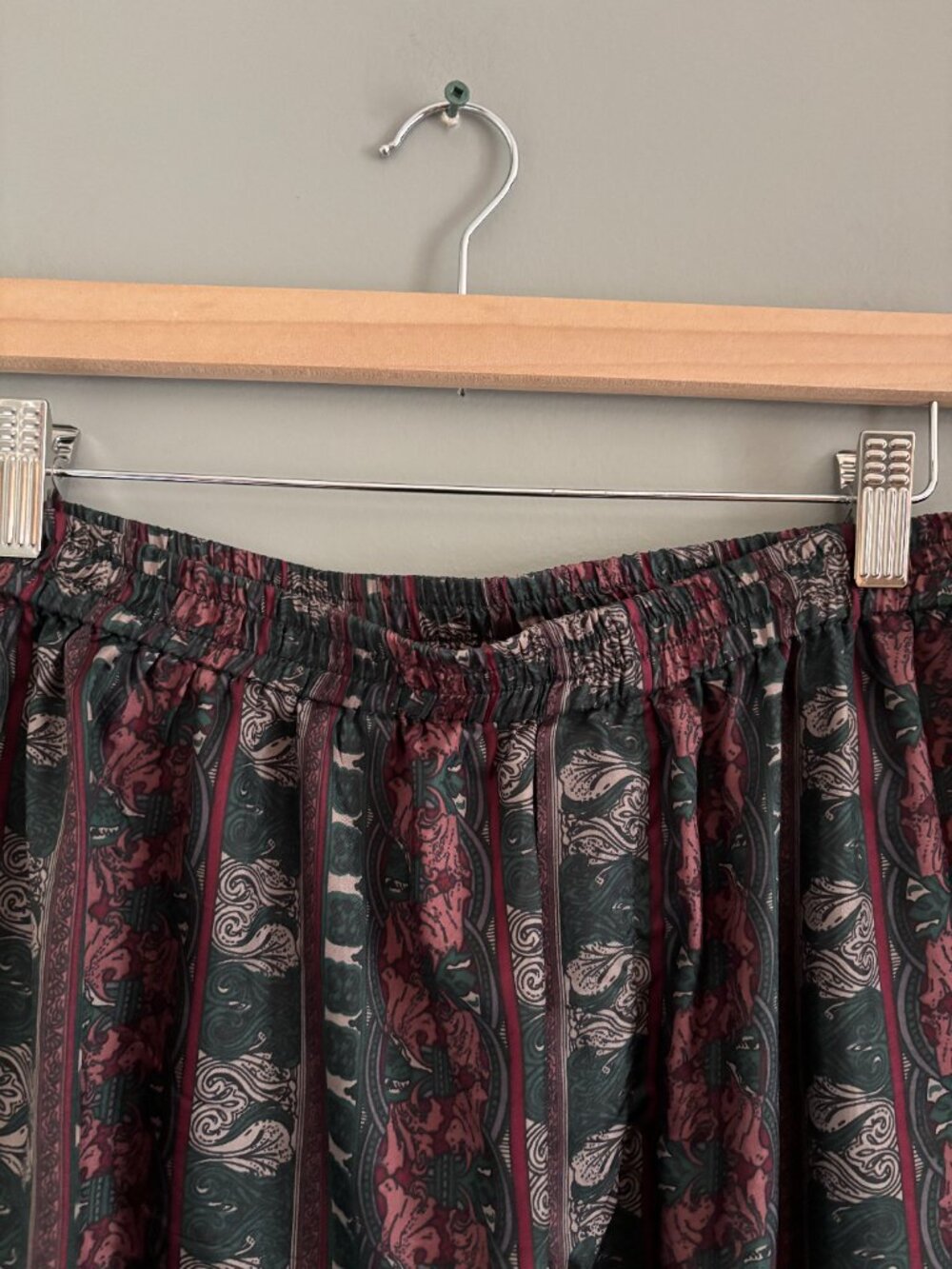 Silk Art Nouveau Patterned Pajama Set - Picture 7 of 12